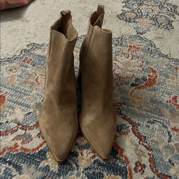 Marc Fisher Oshay tan suede ankle booty size 10 - Picture 7 of 11